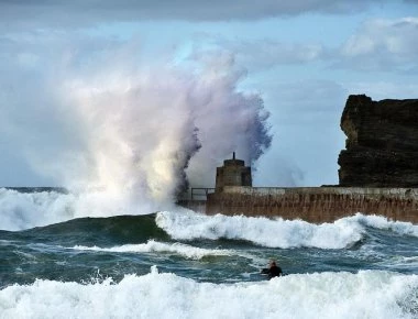 Σάββατο μεσημέρι φτάνει το «μάτι» του κυκλώνα κοντά στην Αττική! - Θηριώδη κύματα θα «σφυροκοπούν» τις ακτές